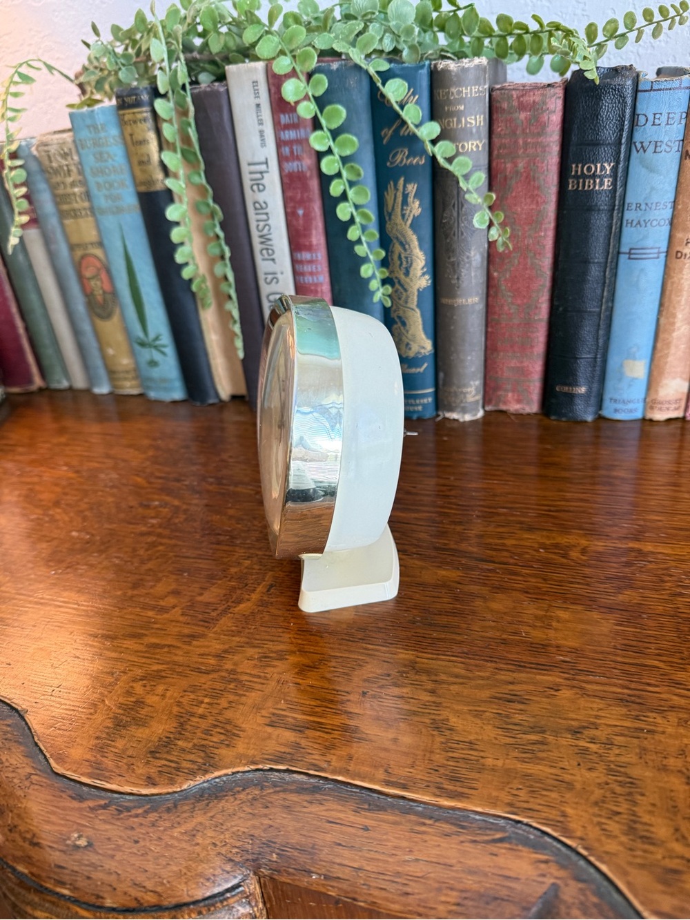 😎3/$20‼️Cream and Gold Retro Table Clock Works - Picture 7 of 11